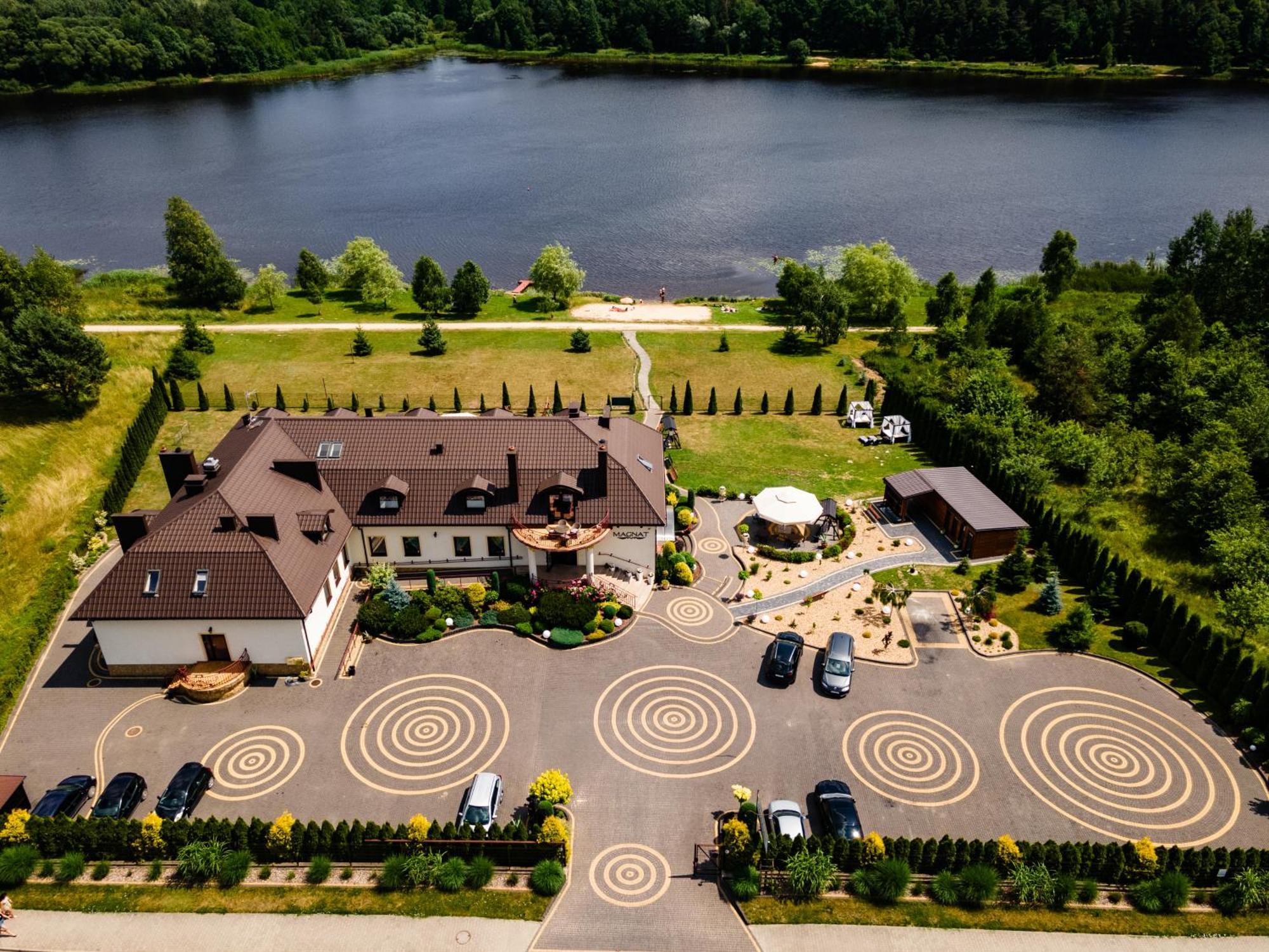 Hotel Magnat Suchedniów Exterior foto